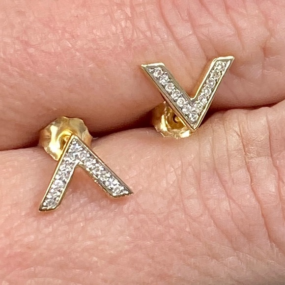 Solid 10k Yellow Gold Genuine 0.25 Carat Diamond Chevron Stud Earrings ~ Studs - Picture 7 of 9